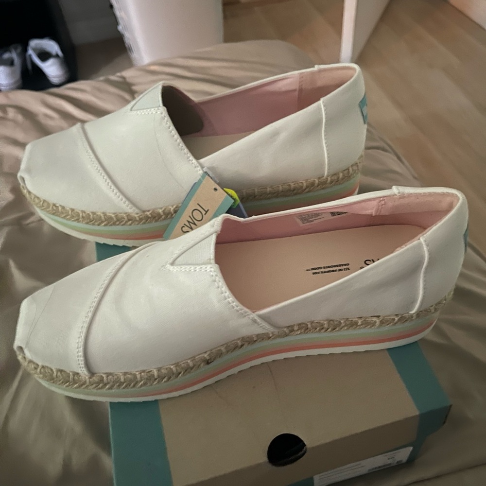 Woman toms brand new